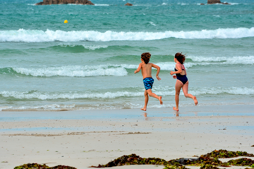plage-enfant-camping-de-la-tour